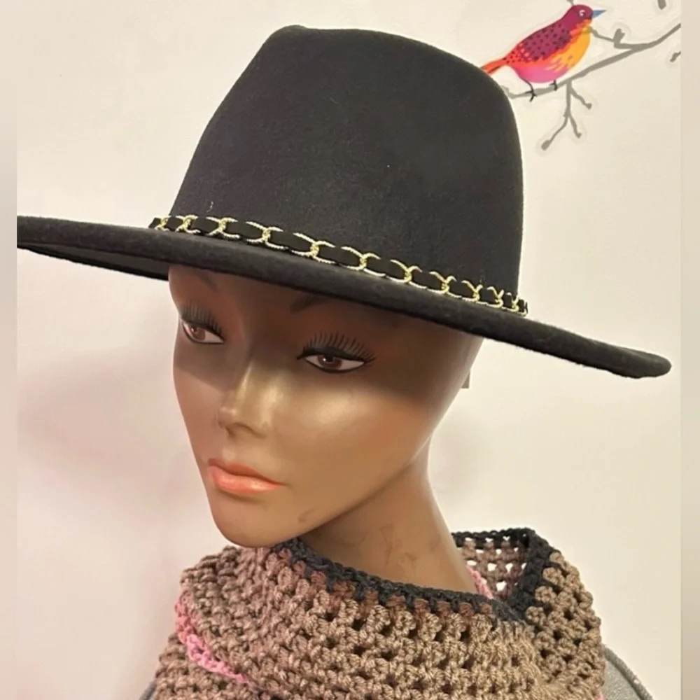 Four Buttons by San Diego Hat Company | Black Fedora Hat with golden chain NWT